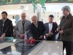 ادای احترام به شهیدان گمنام در المان شهدای دانشگاه ازاد اسلامی ملایر 4