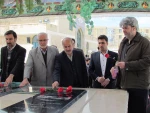 ادای احترام به شهیدان گمنام در المان شهدای دانشگاه ازاد اسلامی ملایر 5