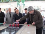 ادای احترام به شهیدان گمنام در المان شهدای دانشگاه ازاد اسلامی ملایر 6