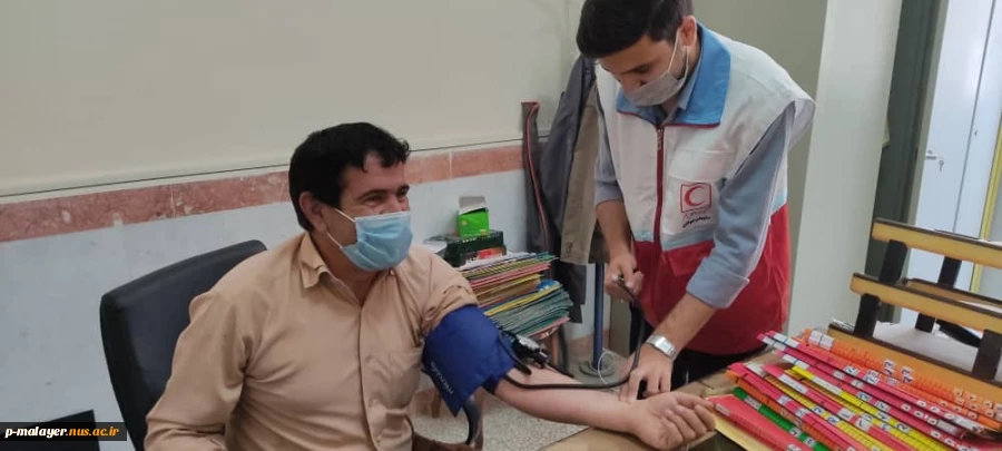انجام تست فشار خون دانشجویان و کارکنان به مناسبت روز جهانی فشار خون بالا به همت سازمان جوانان جمعیت هلال احمر  3