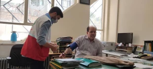 انجام تست فشار خون دانشجویان و کارکنان به مناسبت روز جهانی فشار خون بالا به همت سازمان جوانان جمعیت هلال احمر  5