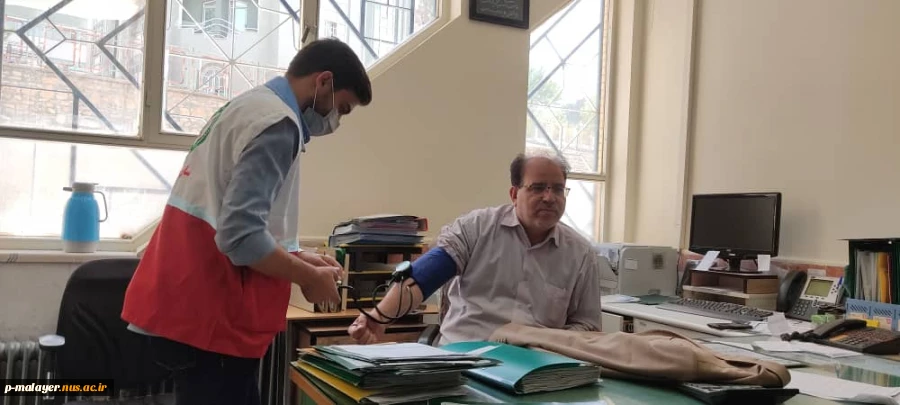 انجام تست فشار خون دانشجویان و کارکنان به مناسبت روز جهانی فشار خون بالا به همت سازمان جوانان جمعیت هلال احمر  5