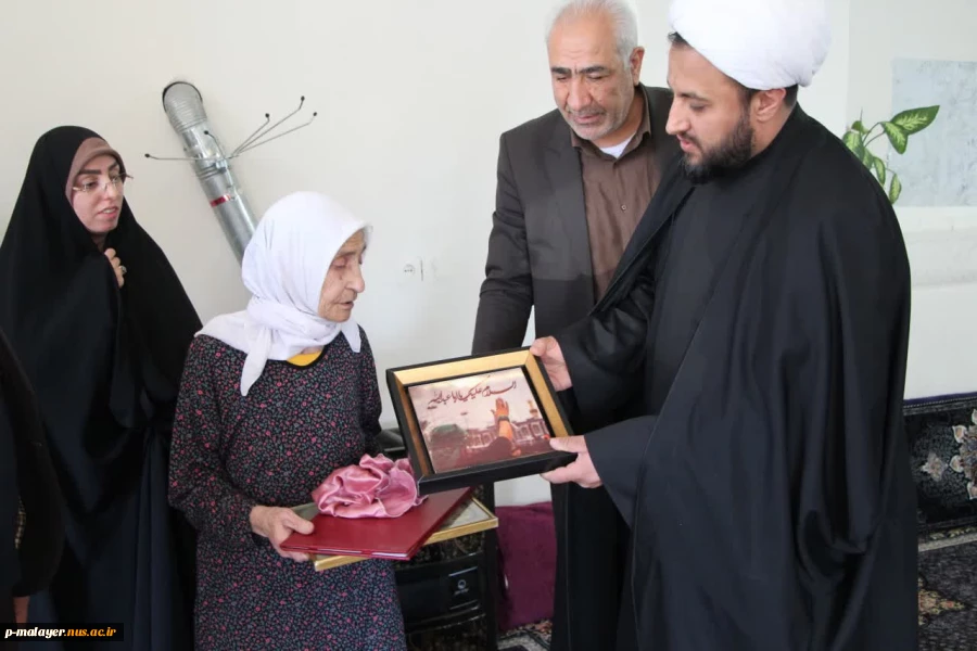 در آستانه سالروز شهادت حضرت فاطمه الزهرا(س)دیدار رئیس دانشگاه ملی مهارت مرکز ملایر با مادر شهید والا مقام رحمت اله احمدی 2